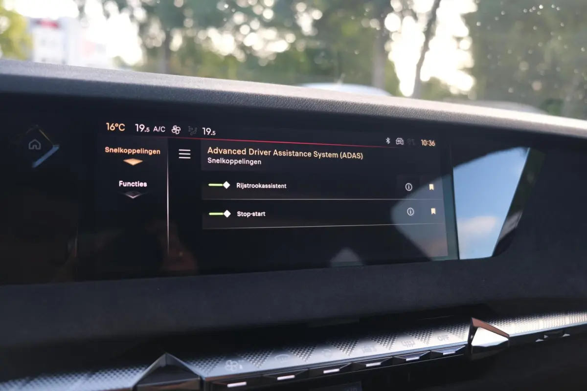 1.2 PureTech Performance Line+|RIJKLAAR!|360°Camera|Stoel+Stuurverwarming|Alcantara|Carplay|Keyless