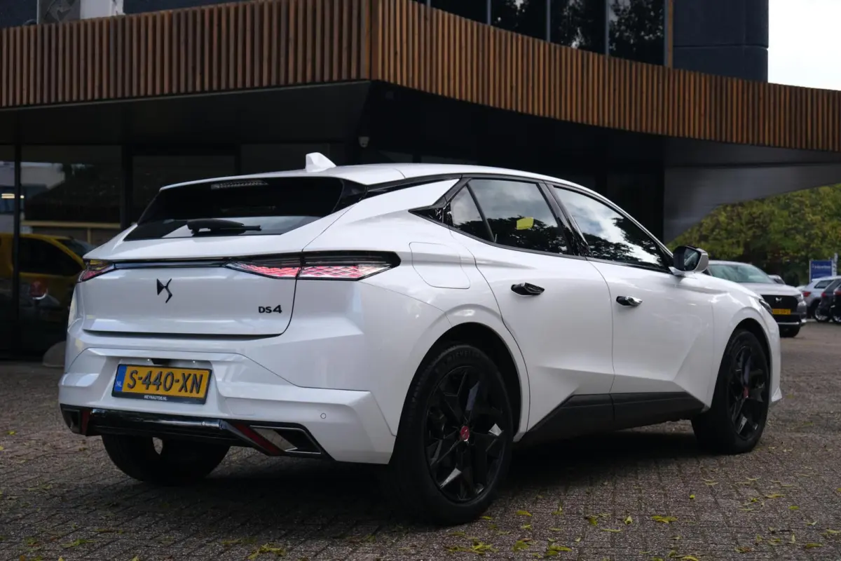 1.2 PureTech Performance Line+|RIJKLAAR!|360°Camera|Stoel+Stuurverwarming|Alcantara|Carplay|Keyless