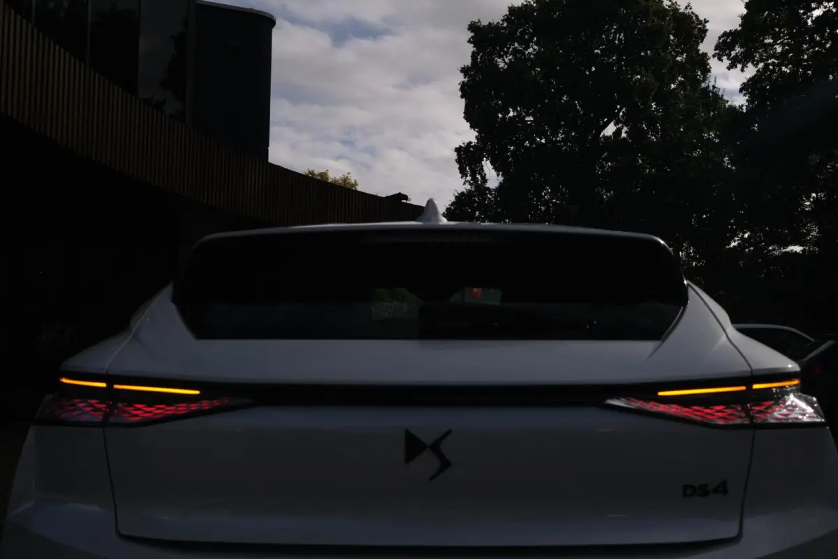 1.2 PureTech Performance Line+|RIJKLAAR!|360°Camera|Stoel+Stuurverwarming|Alcantara|Carplay|Keyless