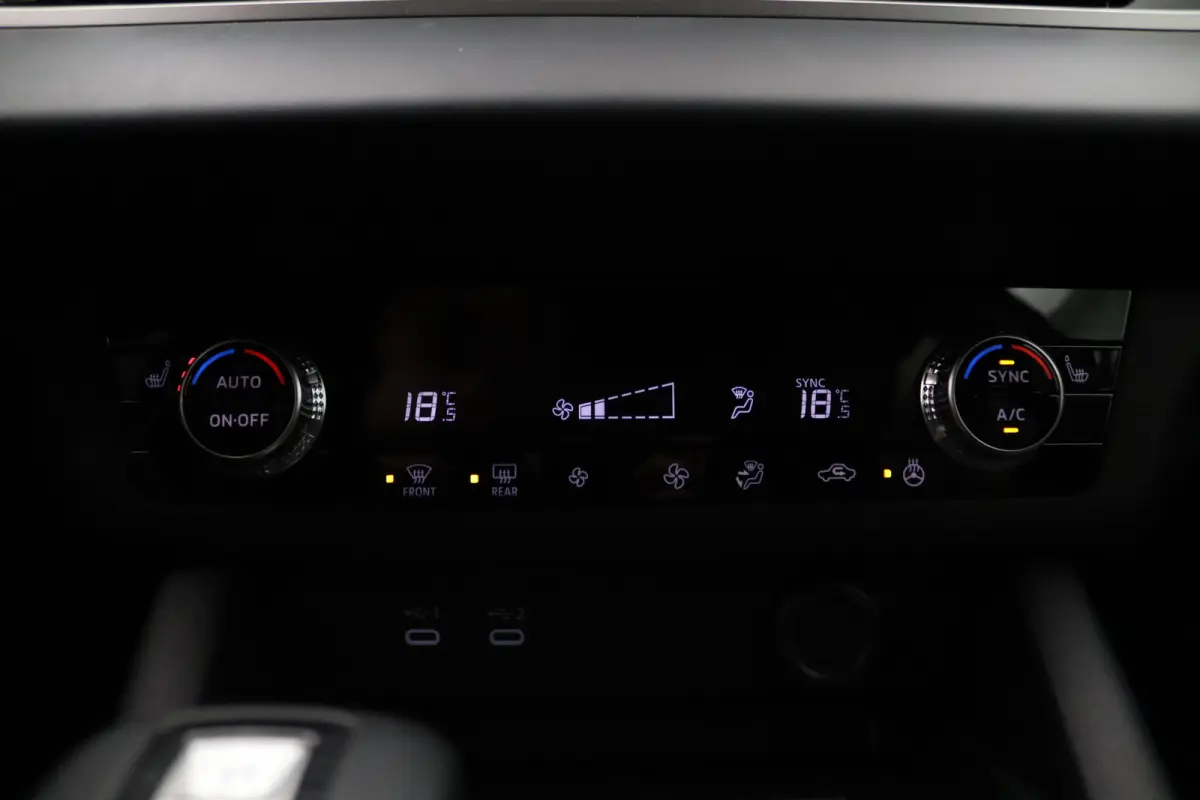 306pk PHEV Business Edition Apple Carplay/Android Auto | Climate