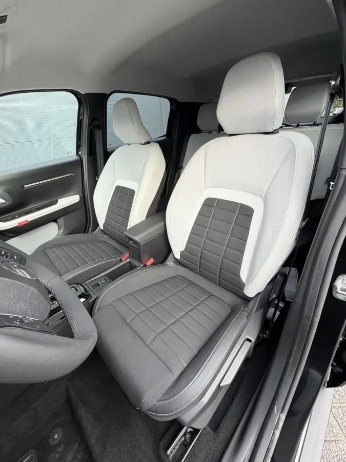 Max 113pk Comfort Range 44 kWh (Camera - Navigatie - LED - Automatische Airco - Apple Carplay - 17"- DAB)