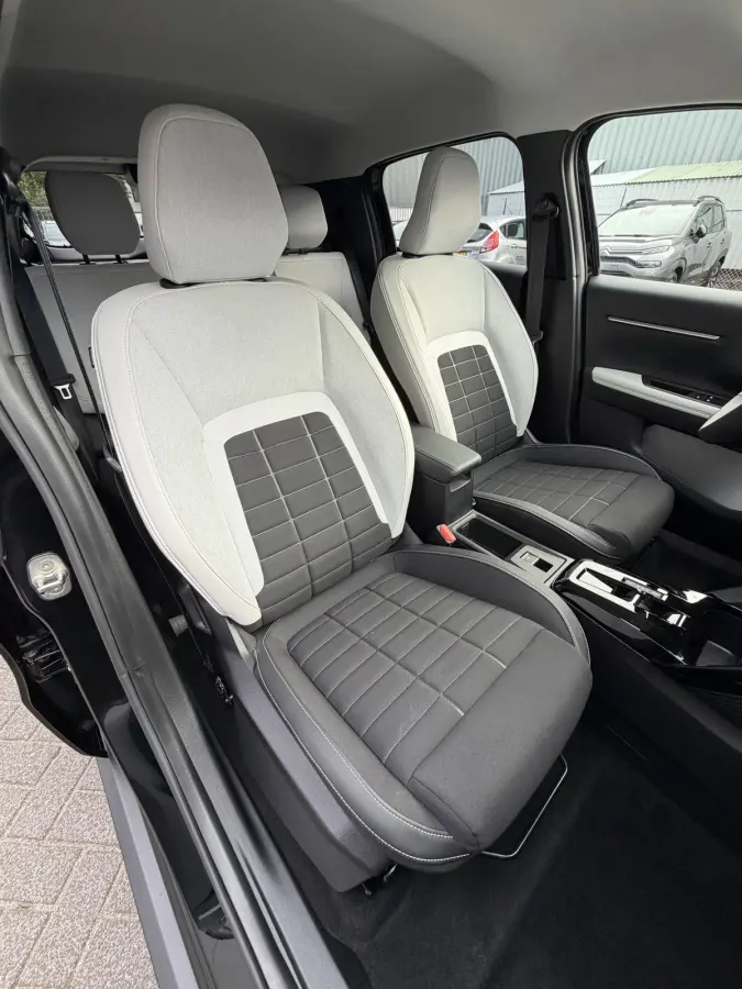 Max 113pk Comfort Range 44 kWh (Camera - Navigatie - LED - Automatische Airco - Apple Carplay - 17"- DAB)