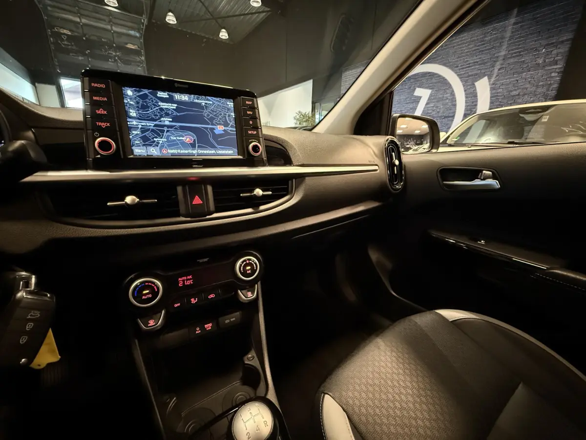 1.0 CVVT Colour Edition |NAVI|CRUISE|ACHTERUITRIJ CAMERA|16"|LED|CARPLAY|4Z|