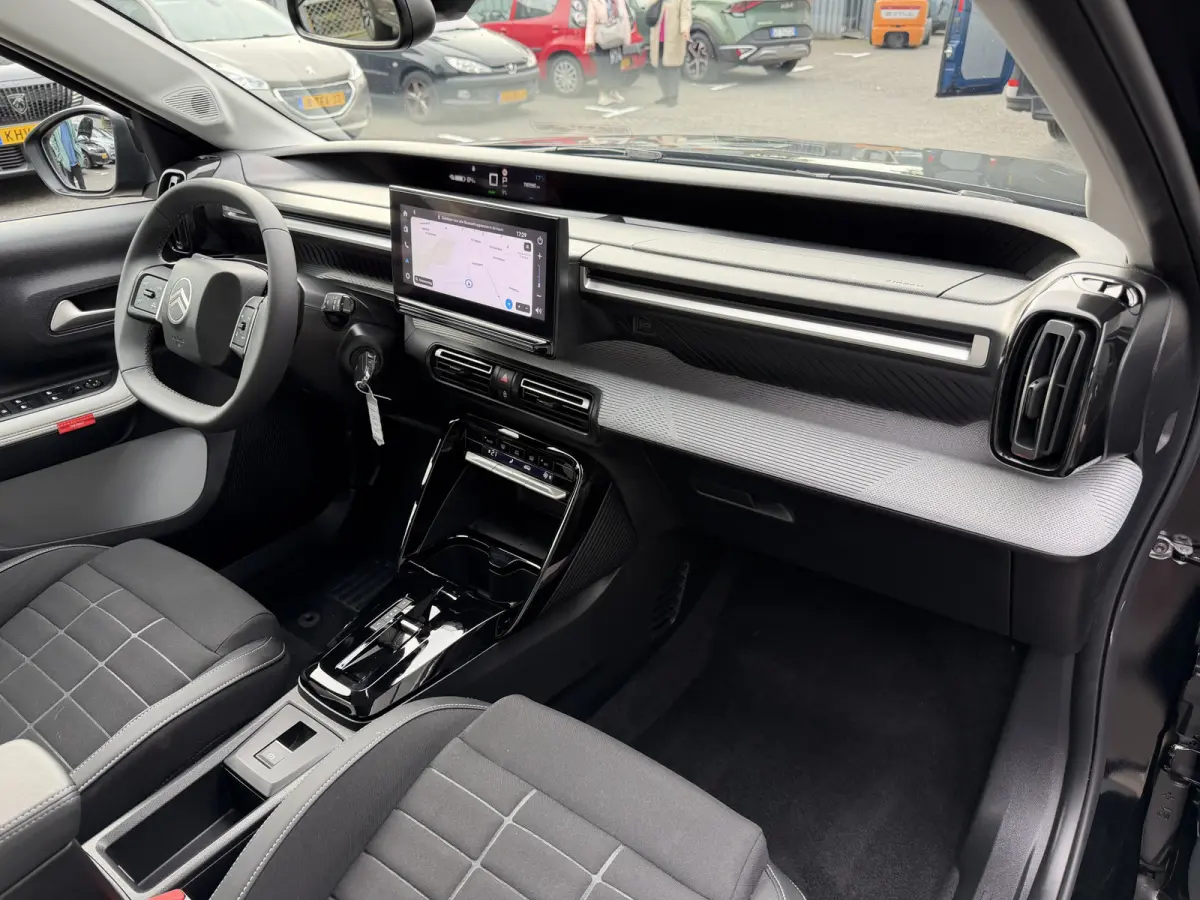 Max 113pk Comfort Range 44 kWh (Camera - Navigatie - LED - Automatische Airco - Apple Carplay - 17"- DAB)