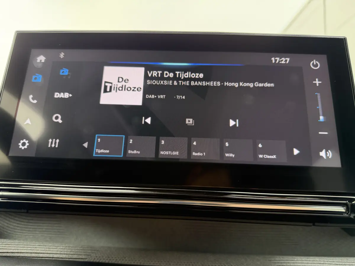 Max 113pk Comfort Range 44 kWh (Camera - Navigatie - LED - Automatische Airco - Apple Carplay - 17"- DAB)
