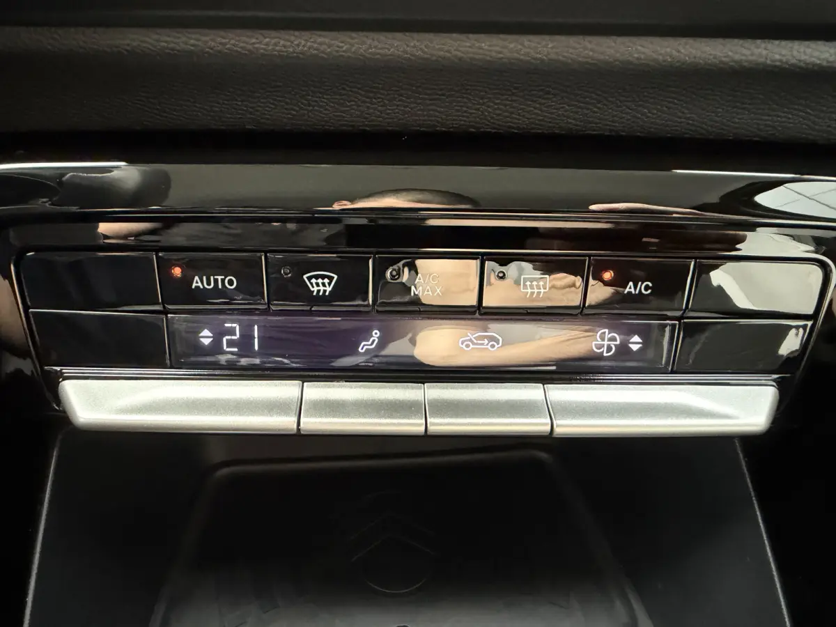 Max 113pk Comfort Range 44 kWh (Camera - Navigatie - LED - Automatische Airco - Apple Carplay - 17"- DAB)
