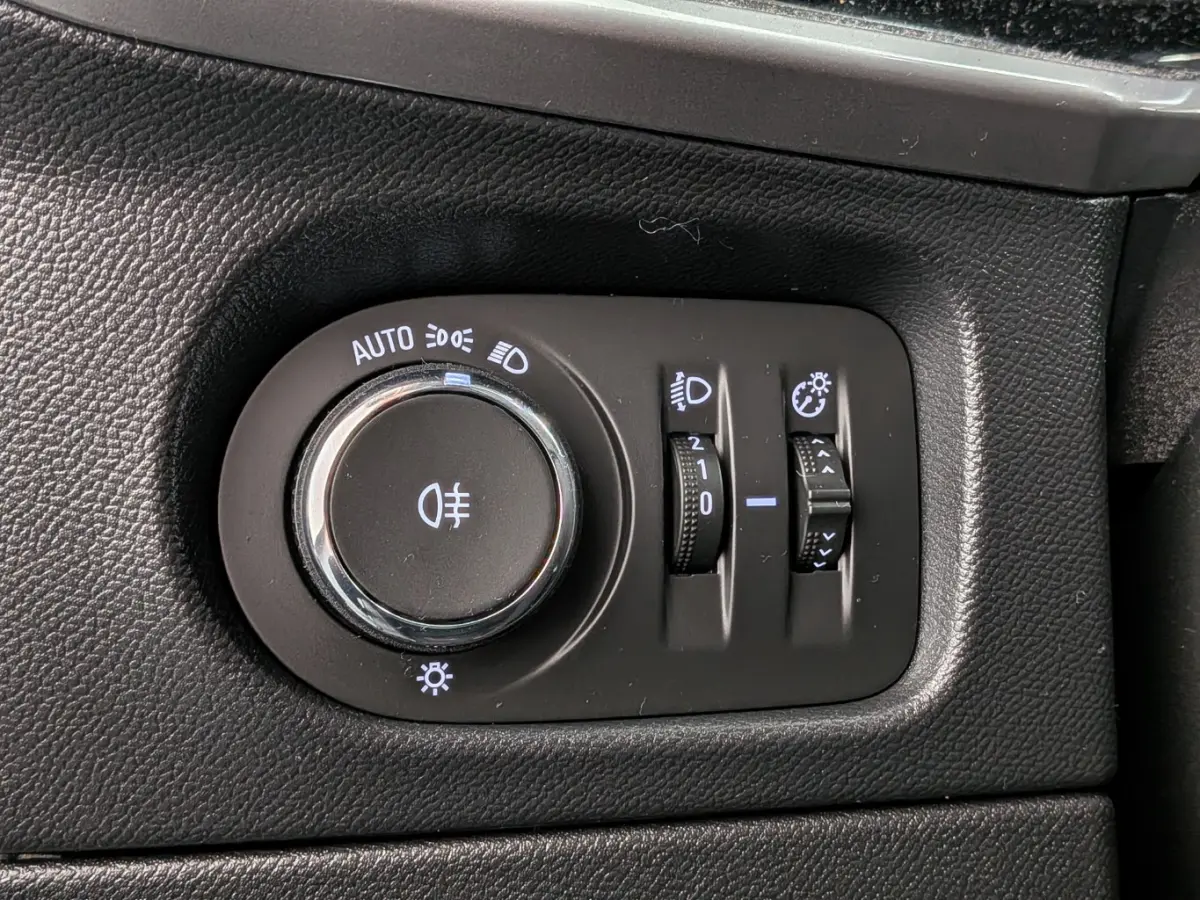 Level 3 50 kWh / Navigatie via Carplay / Camera / LED / Parkeersensoren / 17'' LMV /