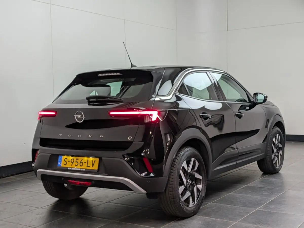 Level 3 50 kWh / Navigatie via Carplay / Camera / LED / Parkeersensoren / 17'' LMV /