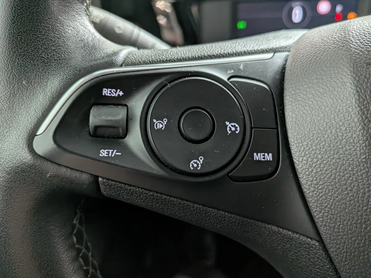 Level 3 50 kWh / Navigatie via Carplay / Camera / LED / Parkeersensoren / 17'' LMV /
