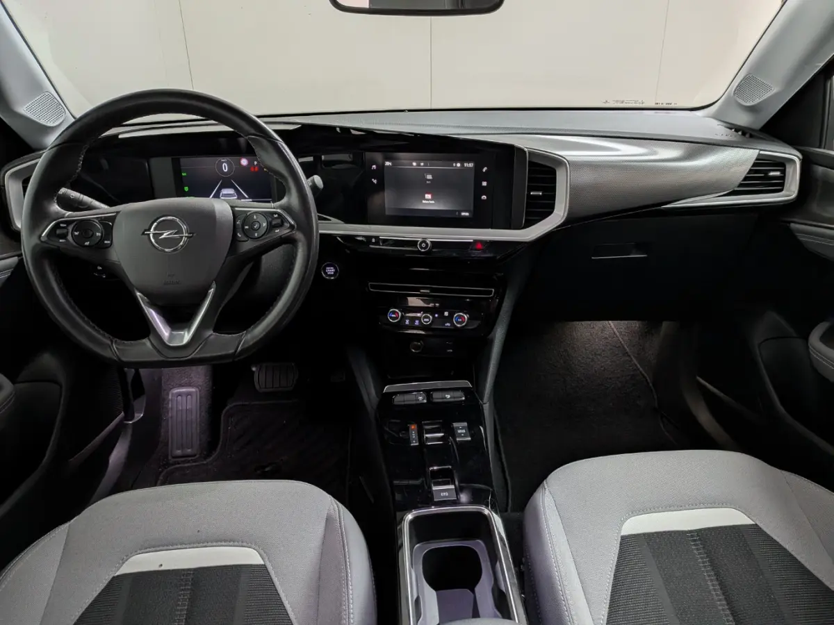 Level 3 50 kWh / Navigatie via Carplay / Camera / LED / Parkeersensoren / 17'' LMV /