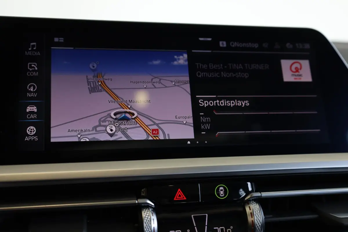 330e M Sport | Driving Assistant | Adaptieve Cruise Control | Laserlight | Elektrisch verstelbare stoelen | Panoramadak