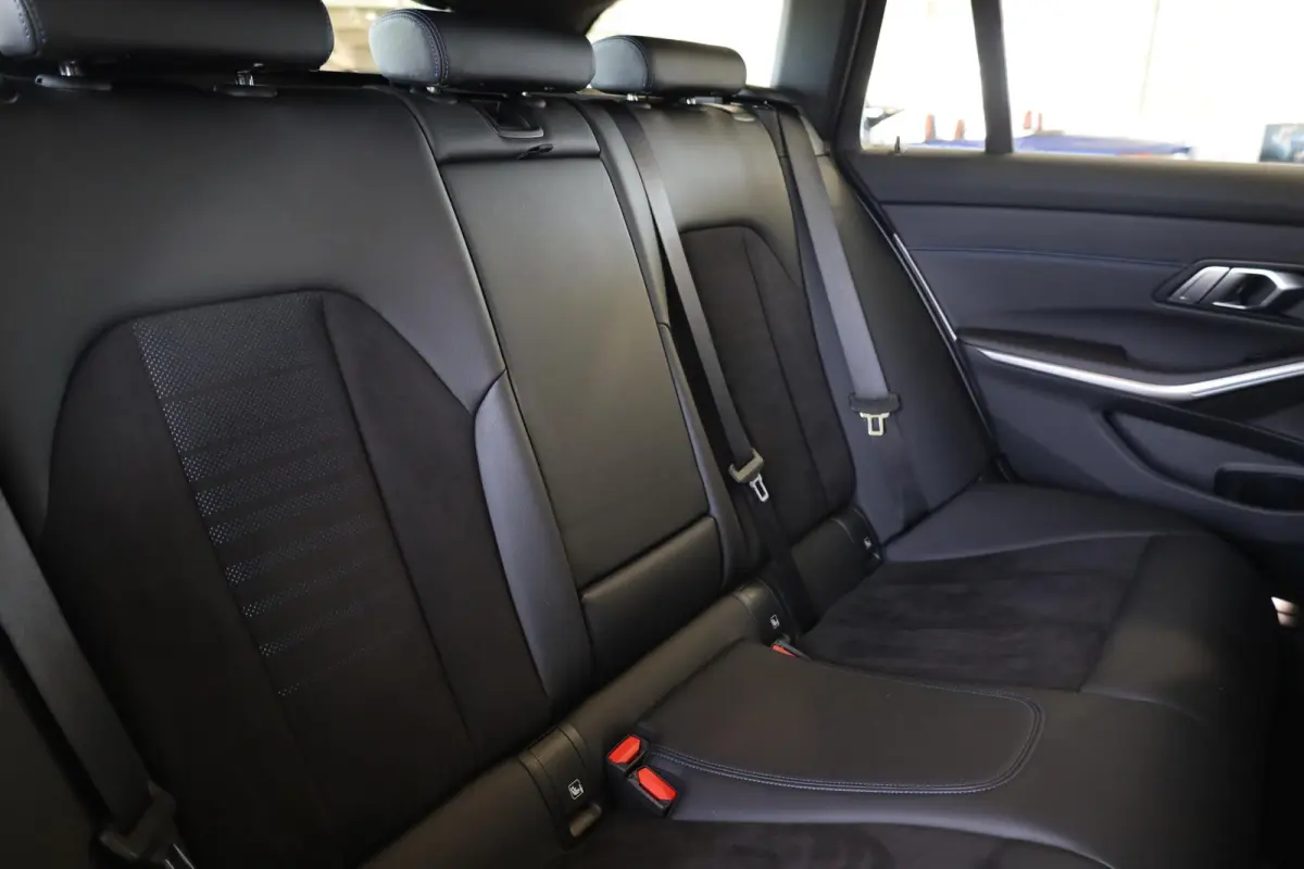 330e M Sport | Driving Assistant | Adaptieve Cruise Control | Laserlight | Elektrisch verstelbare stoelen | Panoramadak