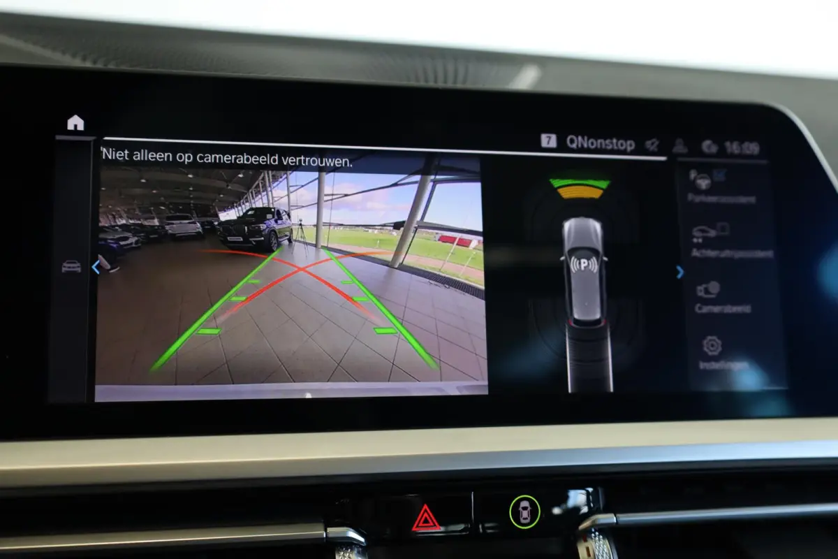 330e M Sport | Driving Assistant | Adaptieve Cruise Control | Laserlight | Elektrisch verstelbare stoelen | Panoramadak