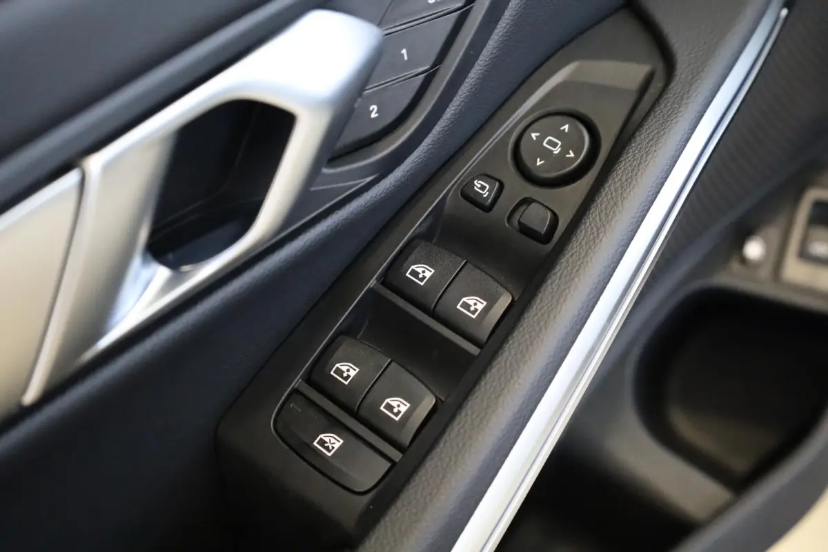 330e M Sport | Driving Assistant | Adaptieve Cruise Control | Laserlight | Elektrisch verstelbare stoelen | Panoramadak