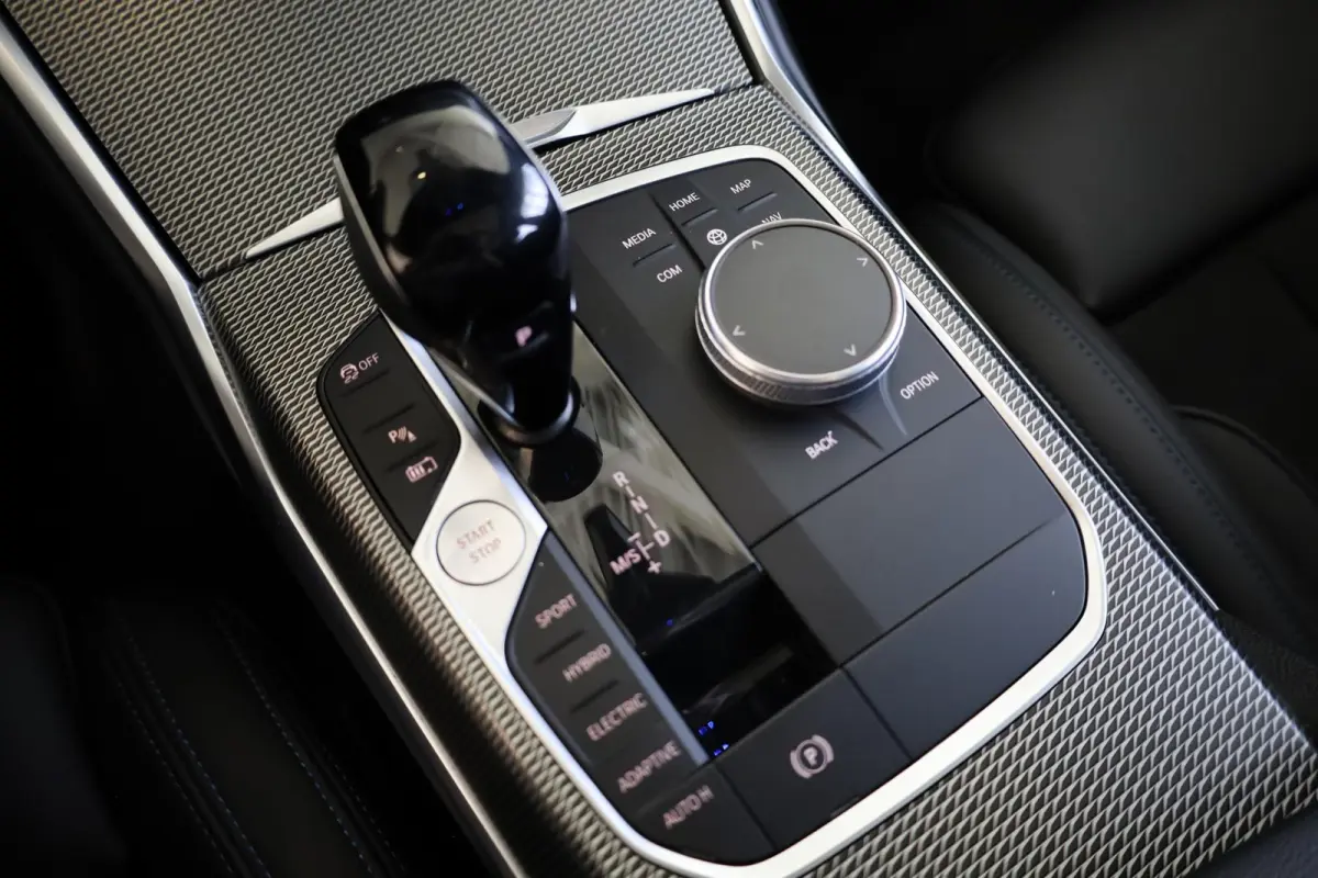 330e M Sport | Driving Assistant | Adaptieve Cruise Control | Laserlight | Elektrisch verstelbare stoelen | Panoramadak