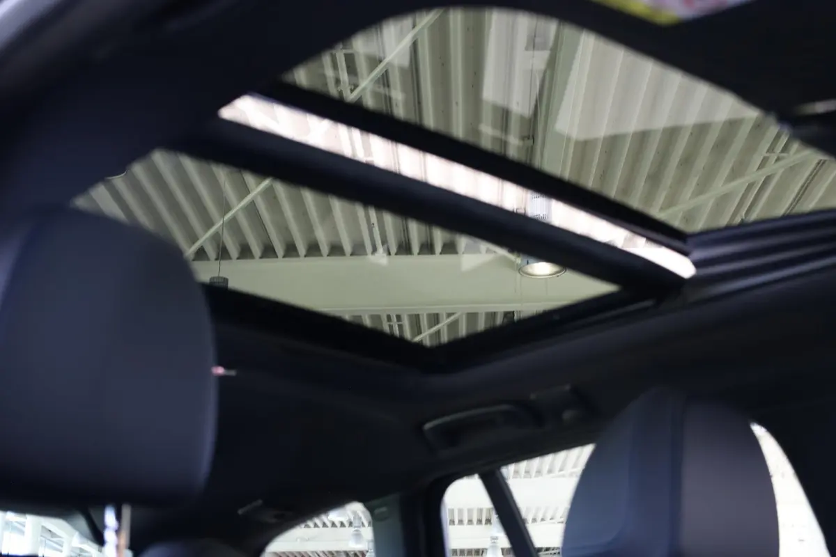 330e M Sport | Driving Assistant | Adaptieve Cruise Control | Laserlight | Elektrisch verstelbare stoelen | Panoramadak