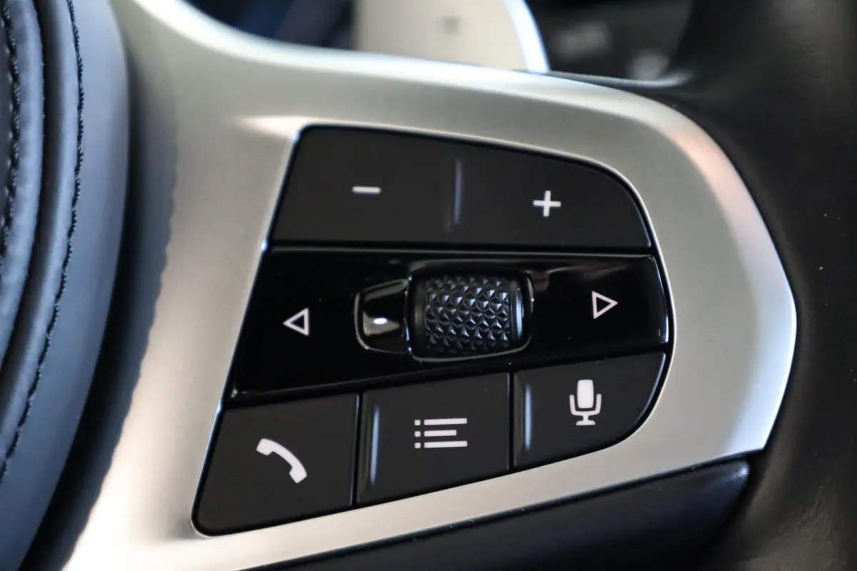 330e M Sport | Driving Assistant | Adaptieve Cruise Control | Laserlight | Elektrisch verstelbare stoelen | Panoramadak