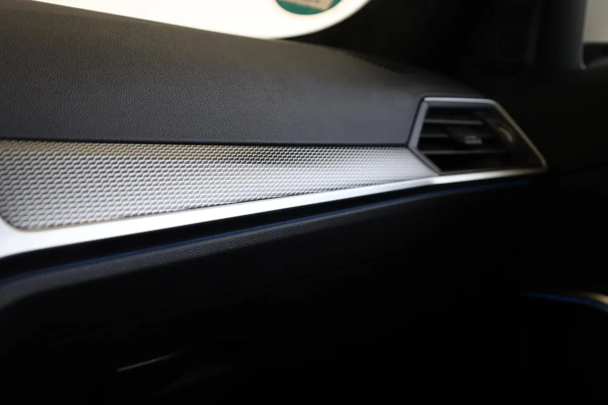 330e M Sport | Driving Assistant | Adaptieve Cruise Control | Laserlight | Elektrisch verstelbare stoelen | Panoramadak
