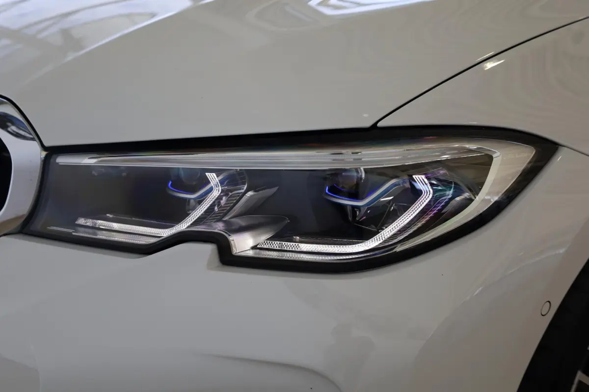 330e M Sport | Driving Assistant | Adaptieve Cruise Control | Laserlight | Elektrisch verstelbare stoelen | Panoramadak