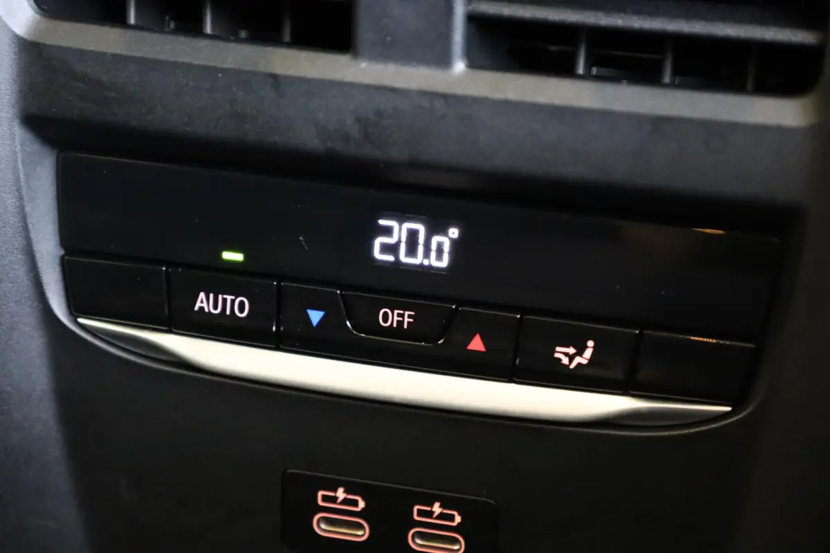 330e M Sport | Driving Assistant | Adaptieve Cruise Control | Laserlight | Elektrisch verstelbare stoelen | Panoramadak