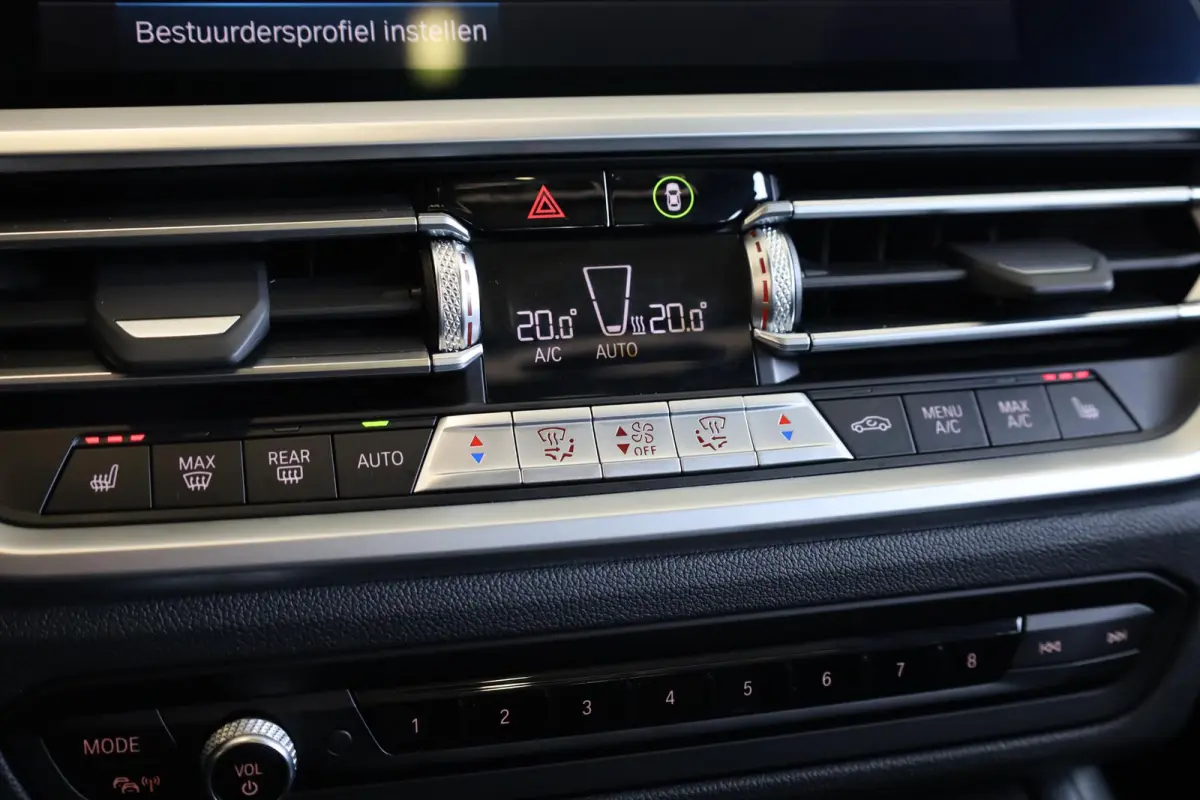 330e M Sport | Driving Assistant | Adaptieve Cruise Control | Laserlight | Elektrisch verstelbare stoelen | Panoramadak