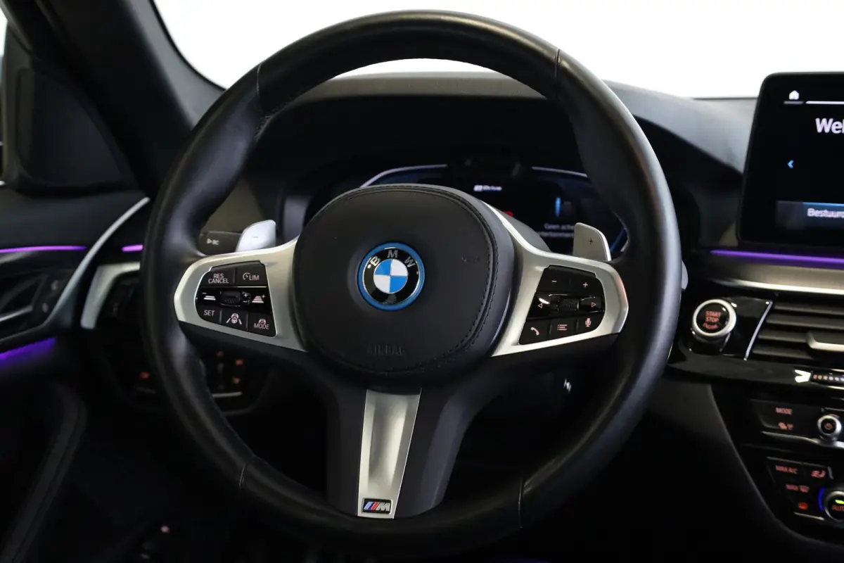 530e M Sportpakket | Elektrische Trekhaak | Stoelventilatie | Driving Assistant Professional | Laserlight