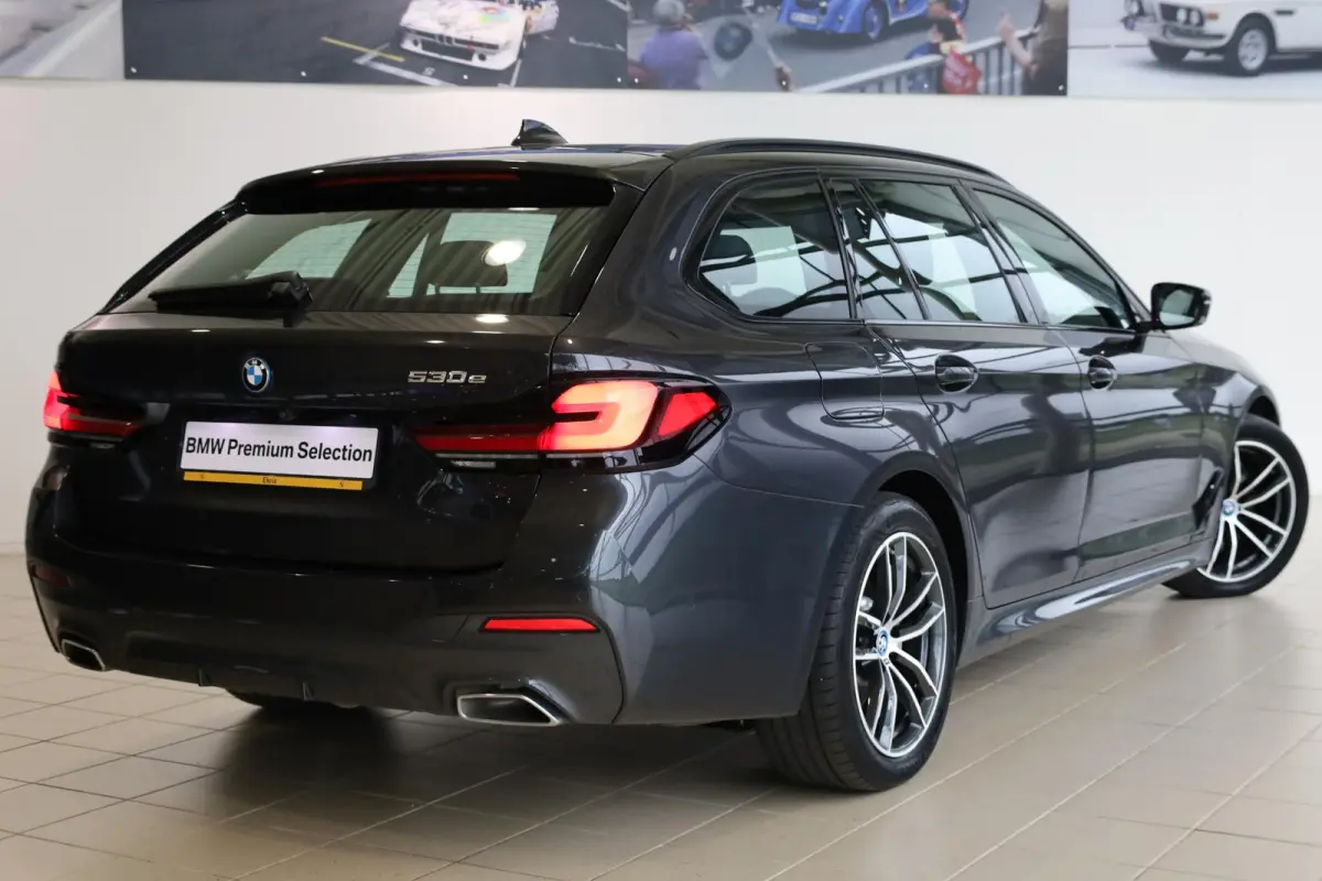 530e M Sportpakket | Elektrische Trekhaak | Stoelventilatie | Driving Assistant Professional | Laserlight