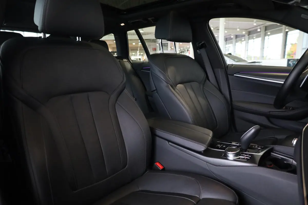 530e M Sportpakket | Elektrische Trekhaak | Stoelventilatie | Driving Assistant Professional | Laserlight