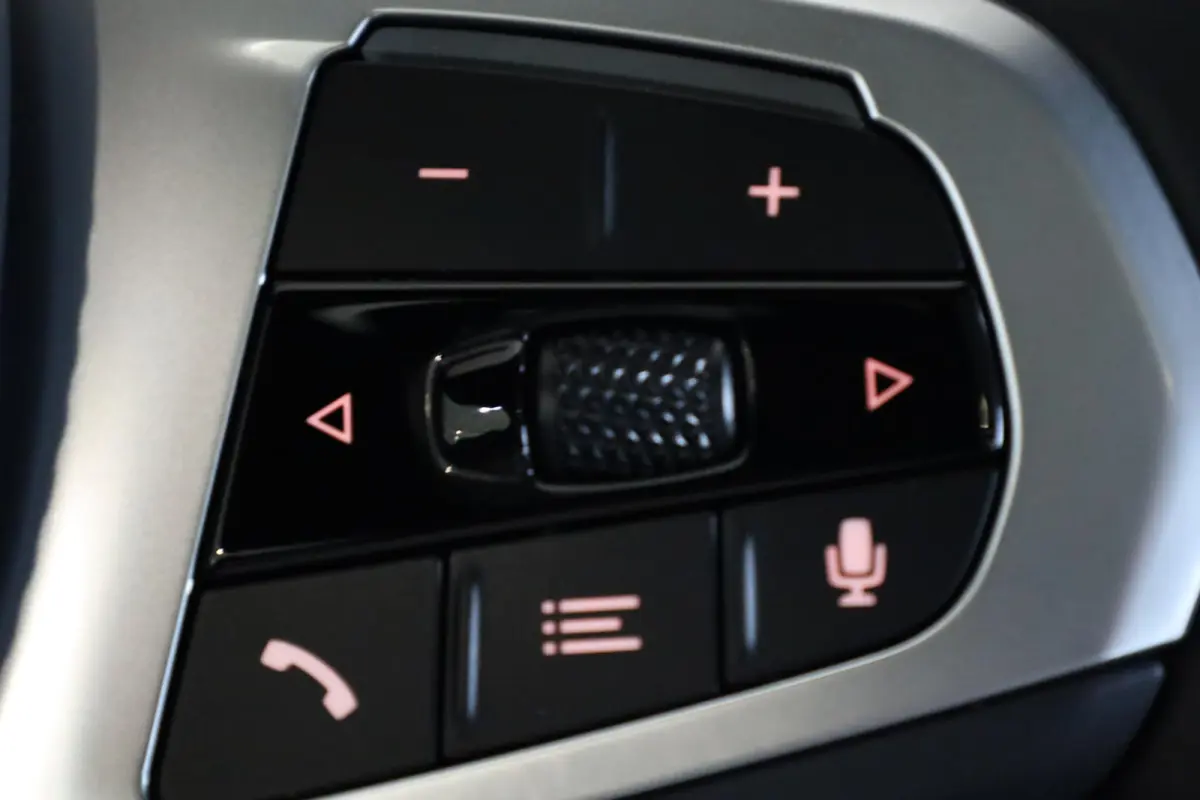 530e M Sportpakket | Elektrische Trekhaak | Stoelventilatie | Driving Assistant Professional | Laserlight