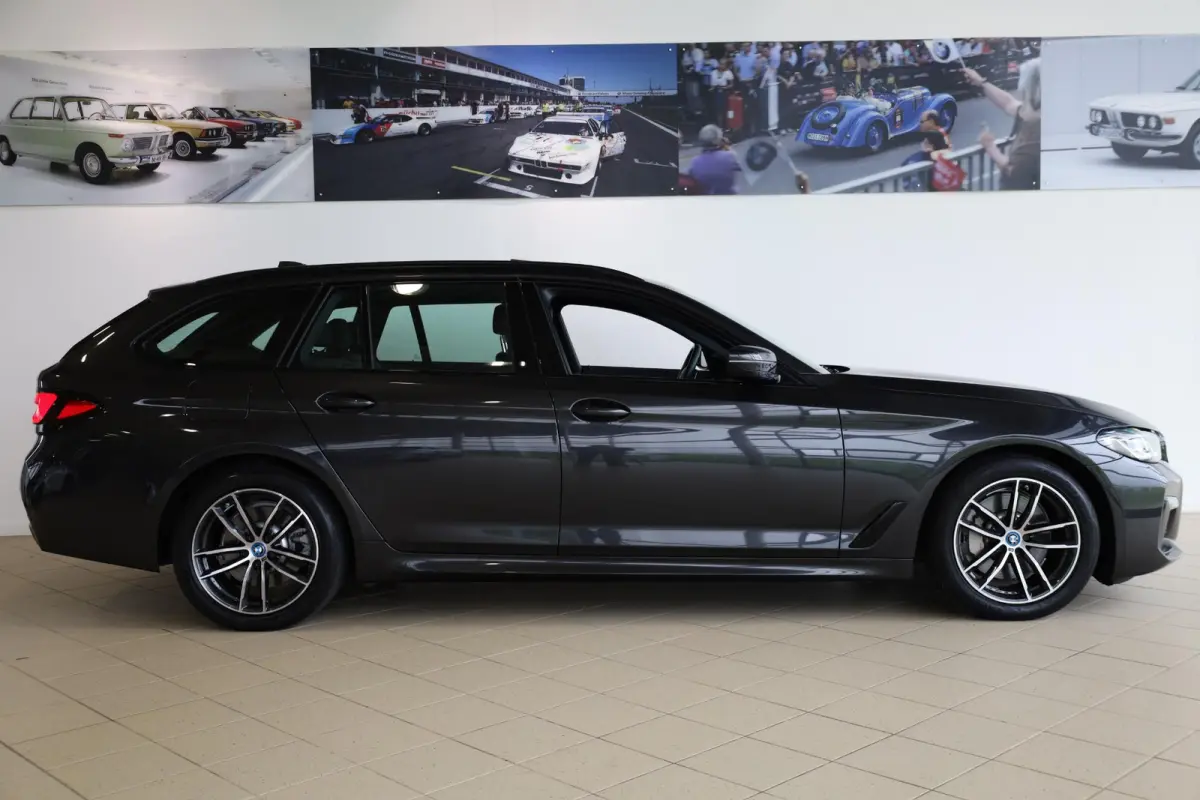 530e M Sportpakket | Elektrische Trekhaak | Stoelventilatie | Driving Assistant Professional | Laserlight