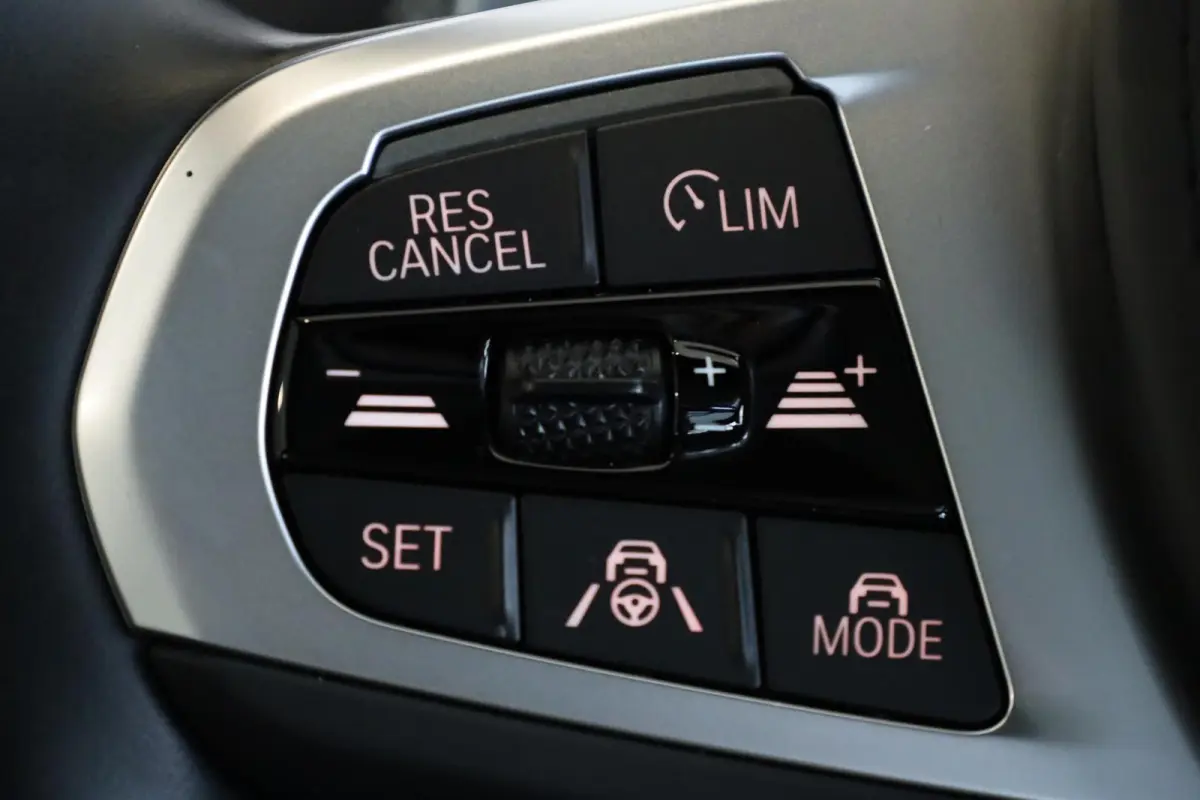 530e M Sportpakket | Elektrische Trekhaak | Stoelventilatie | Driving Assistant Professional | Laserlight
