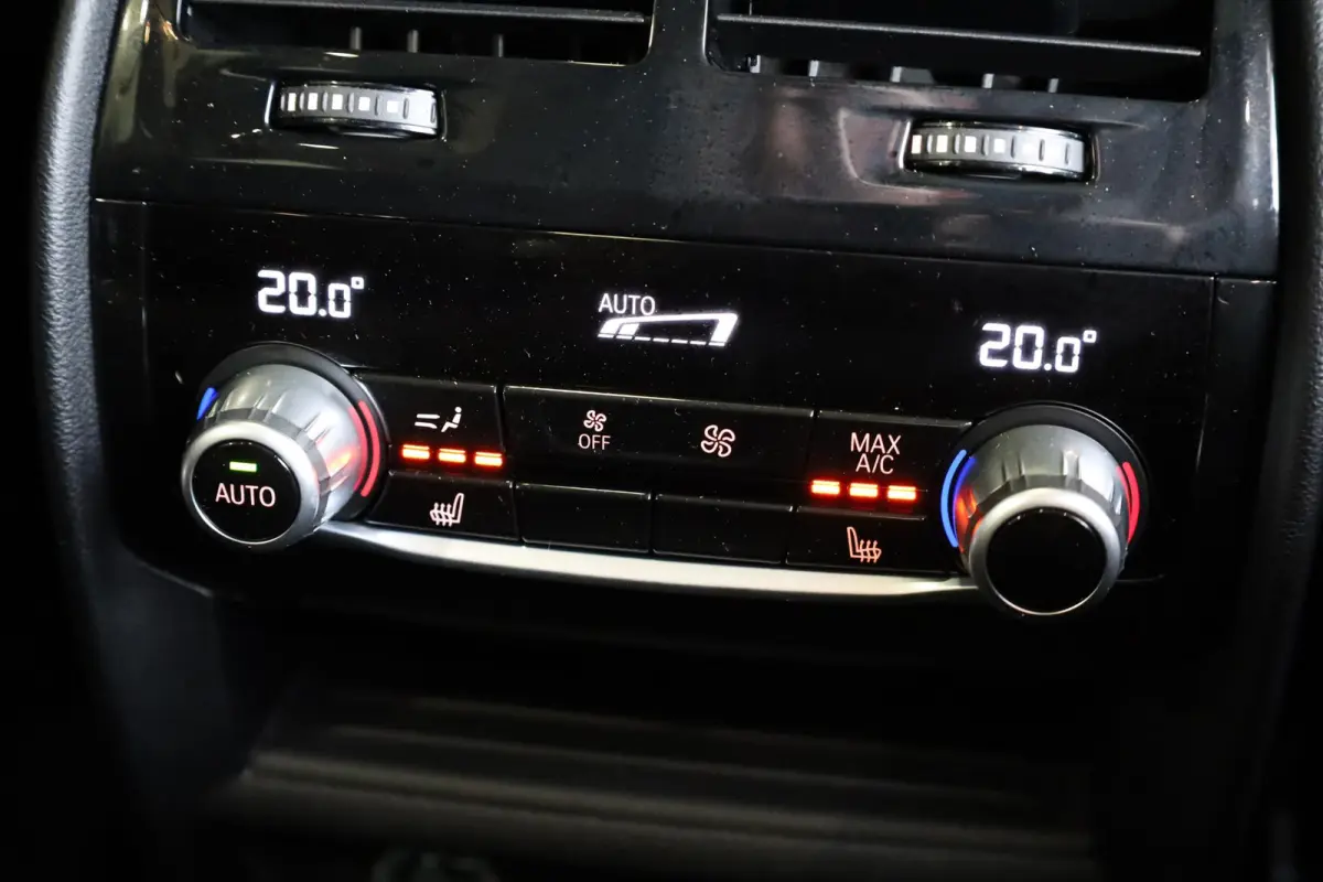 530e M Sportpakket | Elektrische Trekhaak | Stoelventilatie | Driving Assistant Professional | Laserlight