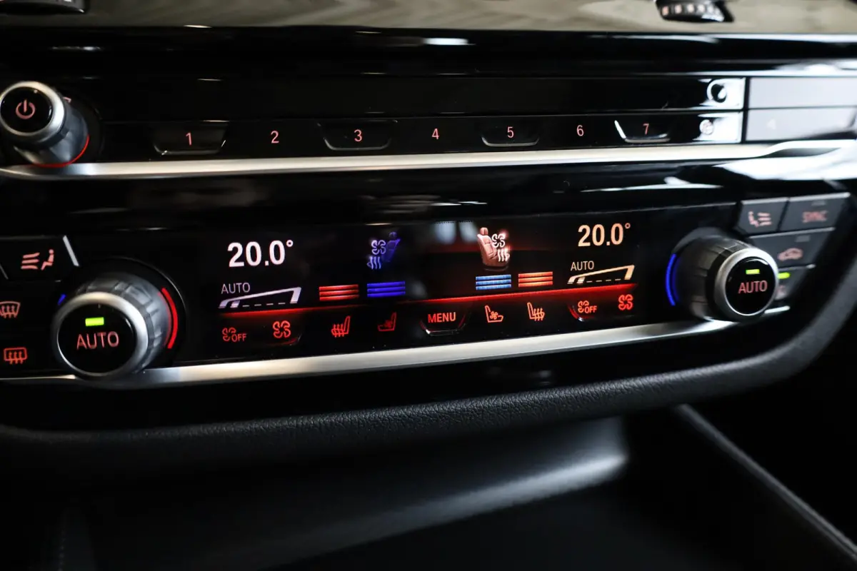 530e M Sportpakket | Elektrische Trekhaak | Stoelventilatie | Driving Assistant Professional | Laserlight