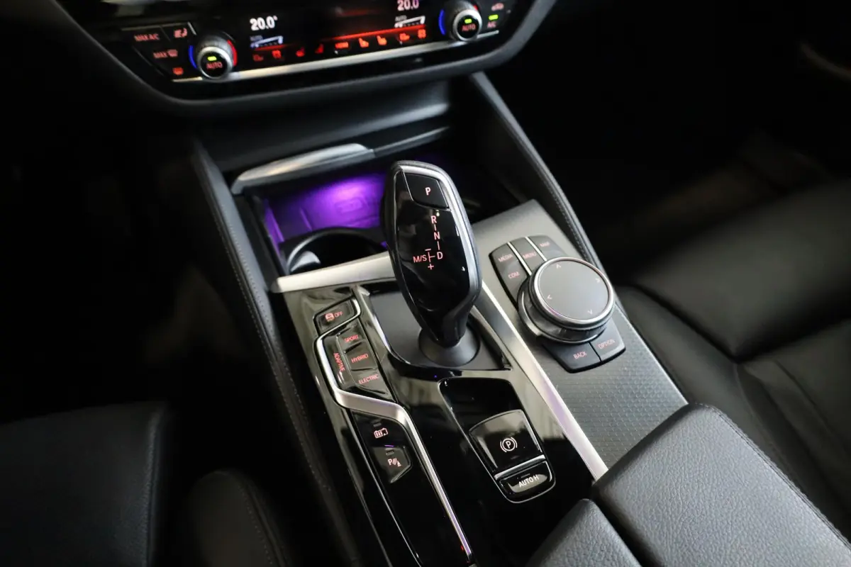 530e M Sportpakket | Elektrische Trekhaak | Stoelventilatie | Driving Assistant Professional | Laserlight