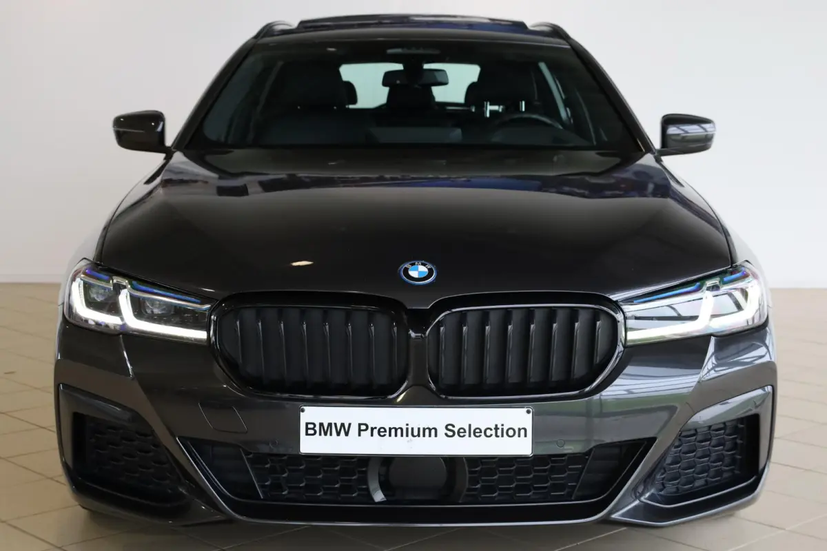 530e M Sportpakket | Elektrische Trekhaak | Stoelventilatie | Driving Assistant Professional | Laserlight