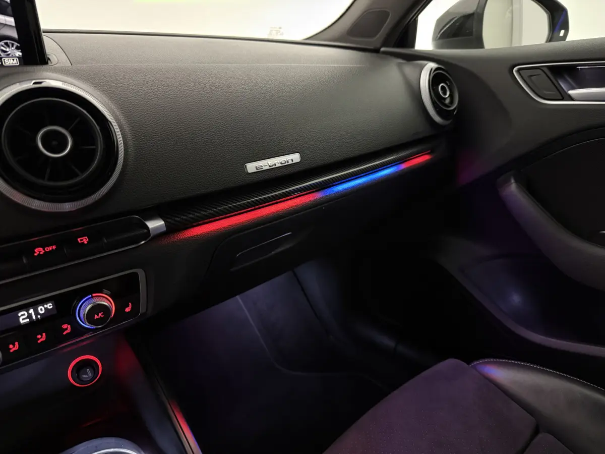 1.4 e-tron PHEV S-line | Sterrenhemel | Sfeer | Clima | Cruise | Navi | Trekhaak | LED | Parkeersens.