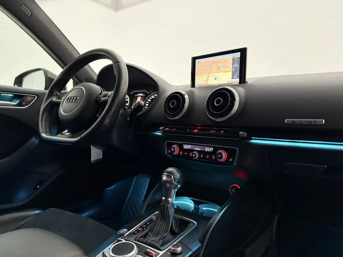 1.4 e-tron PHEV S-line | Sterrenhemel | Sfeer | Clima | Cruise | Navi | Trekhaak | LED | Parkeersens.
