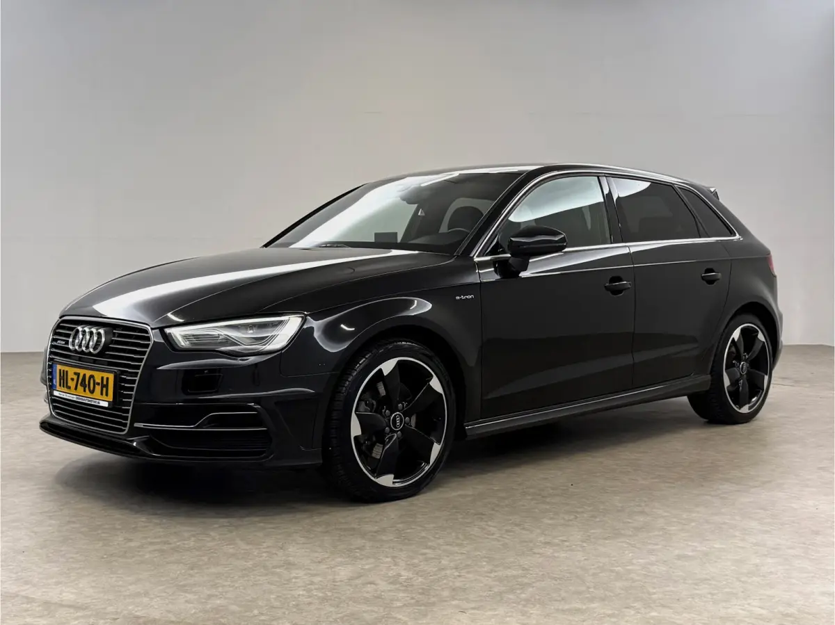 1.4 e-tron PHEV S-line | Sterrenhemel | Sfeer | Clima | Cruise | Navi | Trekhaak | LED | Parkeersens.