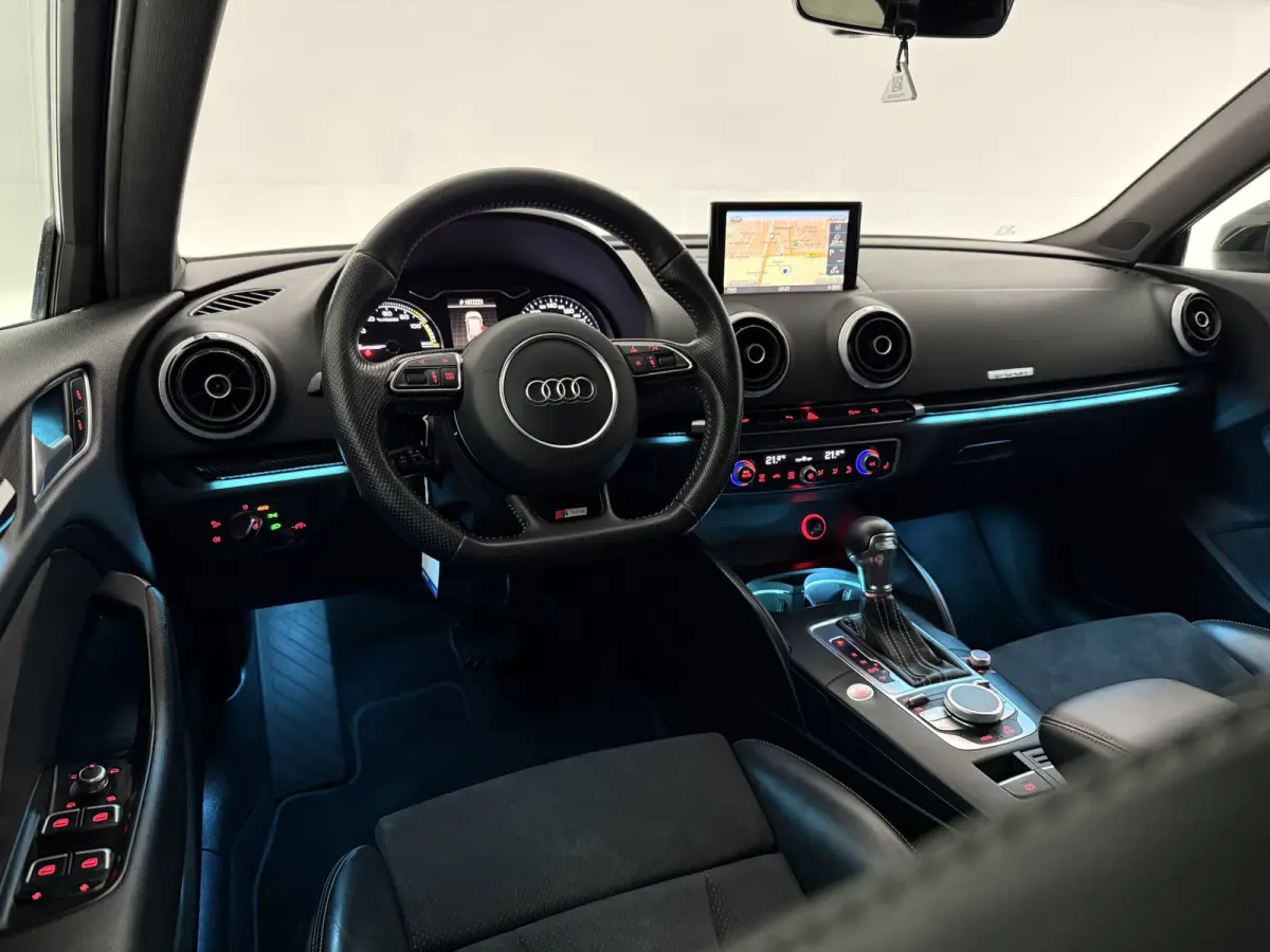 1.4 e-tron PHEV S-line | Sterrenhemel | Sfeer | Clima | Cruise | Navi | Trekhaak | LED | Parkeersens.