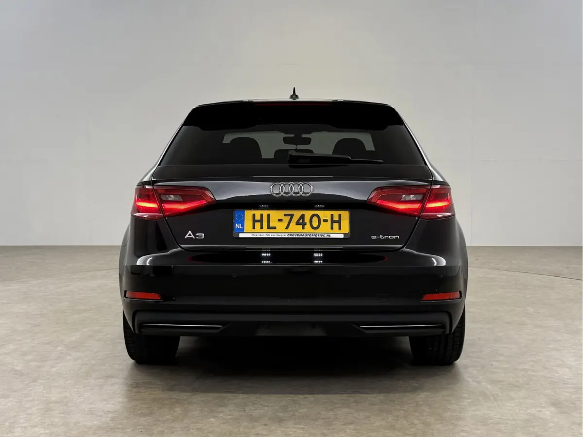 1.4 e-tron PHEV S-line | Sterrenhemel | Sfeer | Clima | Cruise | Navi | Trekhaak | LED | Parkeersens.