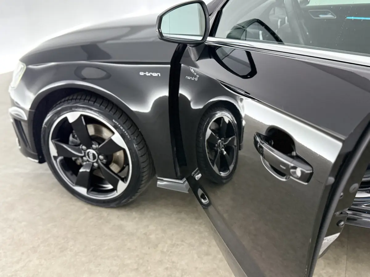 1.4 e-tron PHEV S-line | Sterrenhemel | Sfeer | Clima | Cruise | Navi | Trekhaak | LED | Parkeersens.