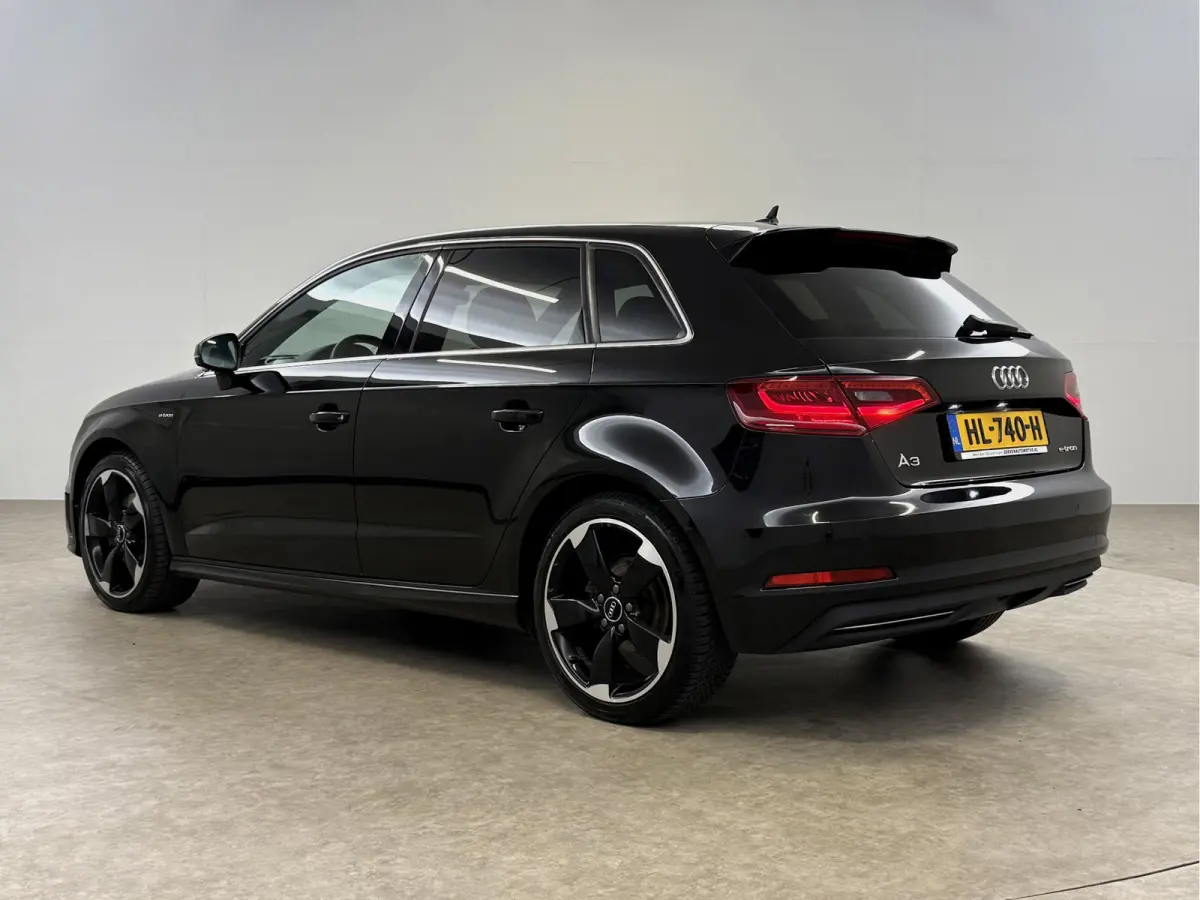 1.4 e-tron PHEV S-line | Sterrenhemel | Sfeer | Clima | Cruise | Navi | Trekhaak | LED | Parkeersens.