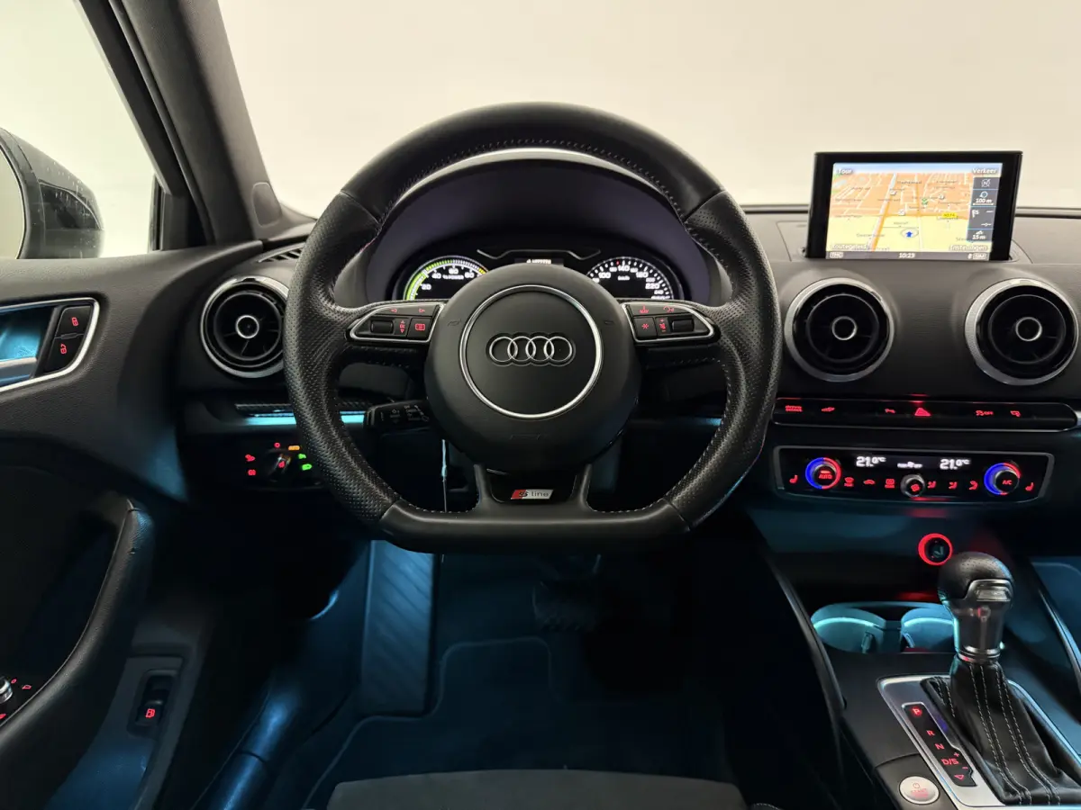 1.4 e-tron PHEV S-line | Sterrenhemel | Sfeer | Clima | Cruise | Navi | Trekhaak | LED | Parkeersens.