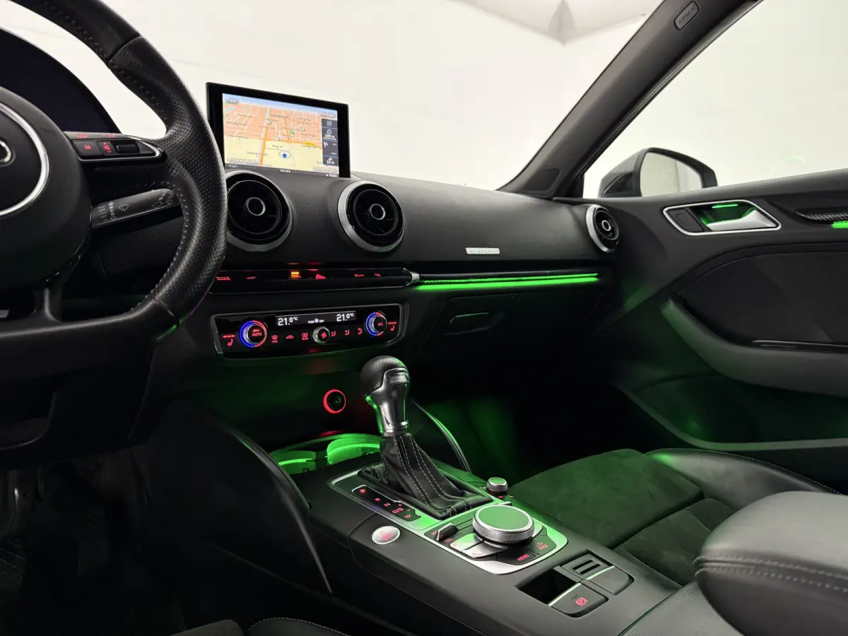 1.4 e-tron PHEV S-line | Sterrenhemel | Sfeer | Clima | Cruise | Navi | Trekhaak | LED | Parkeersens.
