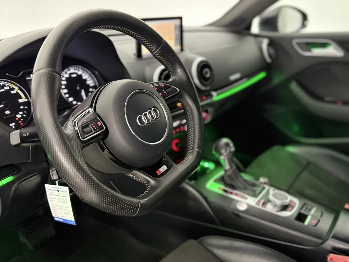 1.4 e-tron PHEV S-line | Sterrenhemel | Sfeer | Clima | Cruise | Navi | Trekhaak | LED | Parkeersens.