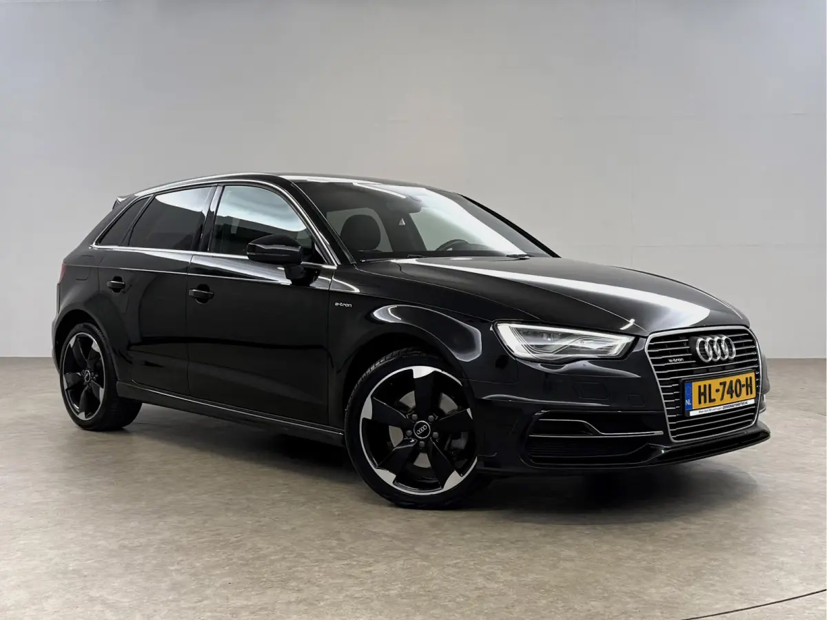 1.4 e-tron PHEV S-line | Sterrenhemel | Sfeer | Clima | Cruise | Navi | Trekhaak | LED | Parkeersens.