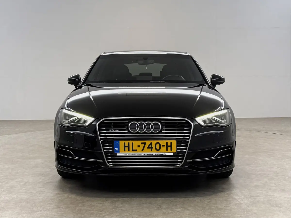 1.4 e-tron PHEV S-line | Sterrenhemel | Sfeer | Clima | Cruise | Navi | Trekhaak | LED | Parkeersens.