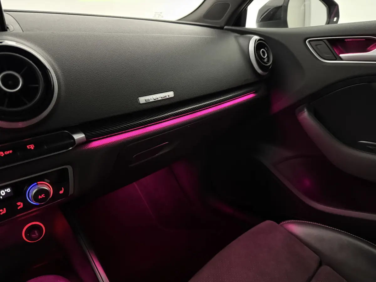 1.4 e-tron PHEV S-line | Sterrenhemel | Sfeer | Clima | Cruise | Navi | Trekhaak | LED | Parkeersens.