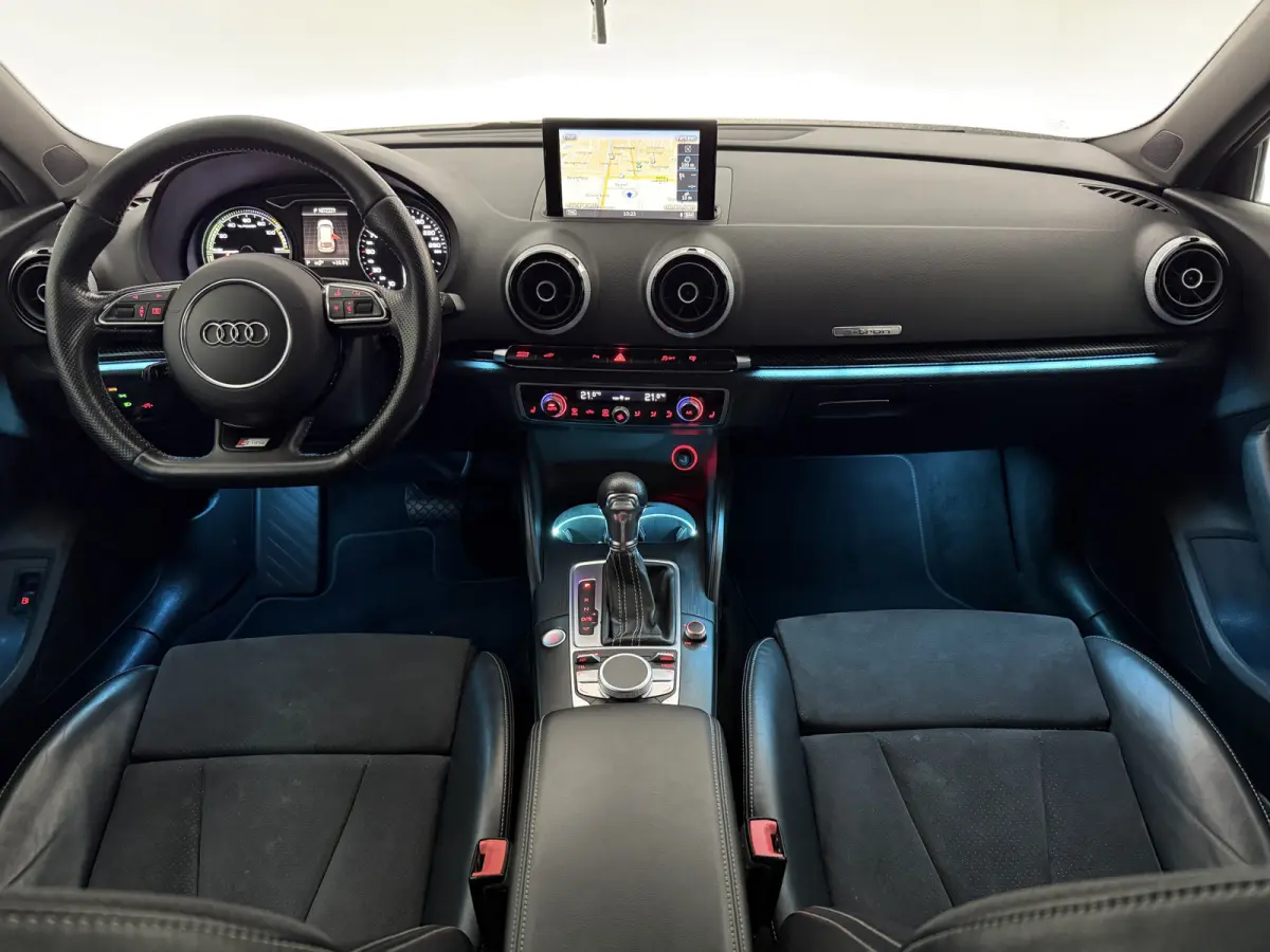 1.4 e-tron PHEV S-line | Sterrenhemel | Sfeer | Clima | Cruise | Navi | Trekhaak | LED | Parkeersens.