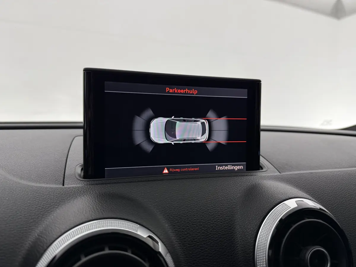 1.4 e-tron PHEV S-line | Sterrenhemel | Sfeer | Clima | Cruise | Navi | Trekhaak | LED | Parkeersens.